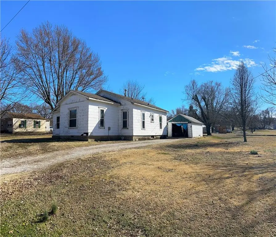 1732 E Oak Street, Fort Scott, KS 66701 - #2