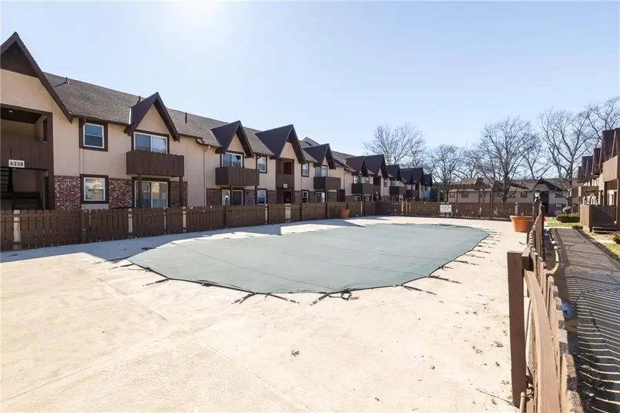 6206 Robinson Street #1, Overland Park, KS 66202 - #3