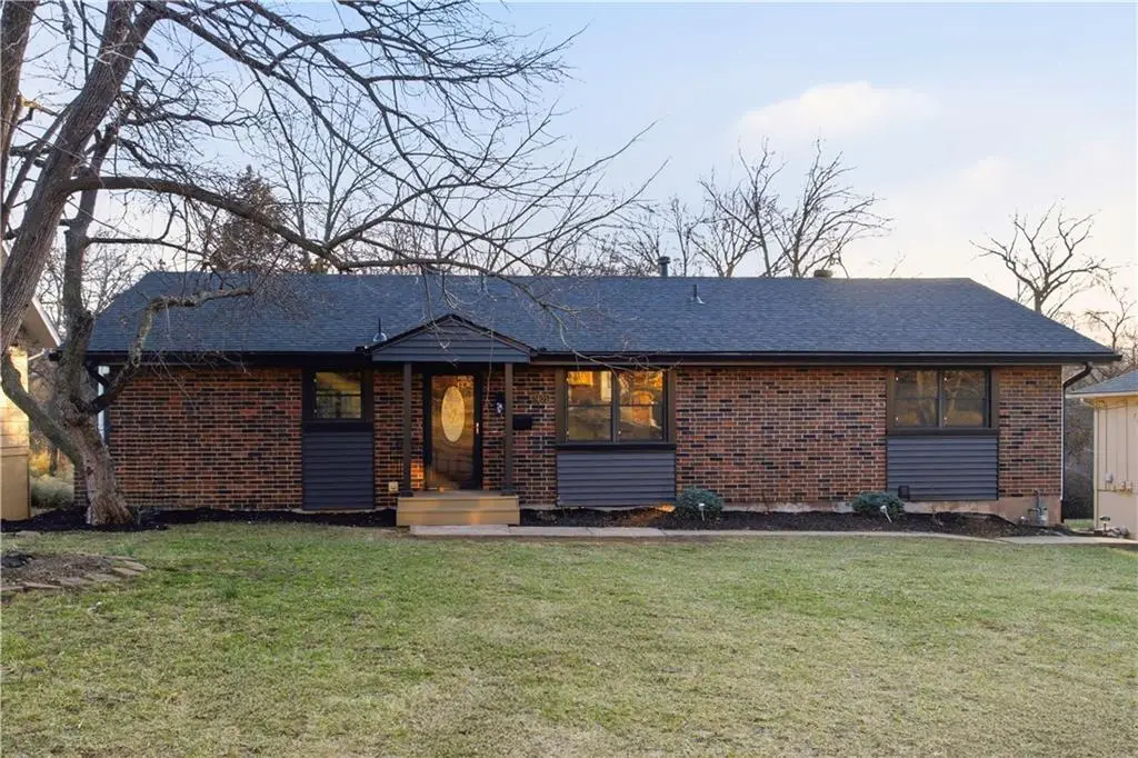 3405 Southern Hills Drive, Kansas City, MO 64137 - #1