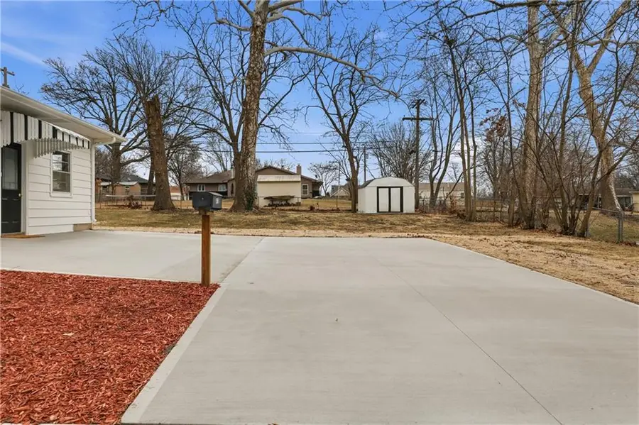 401 James Street, Harrisonville, MO 64701 - #3