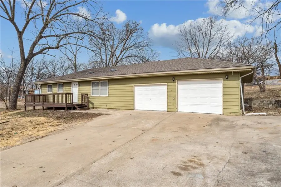 306 E 165th Street, Belton, MO 64012 - #3