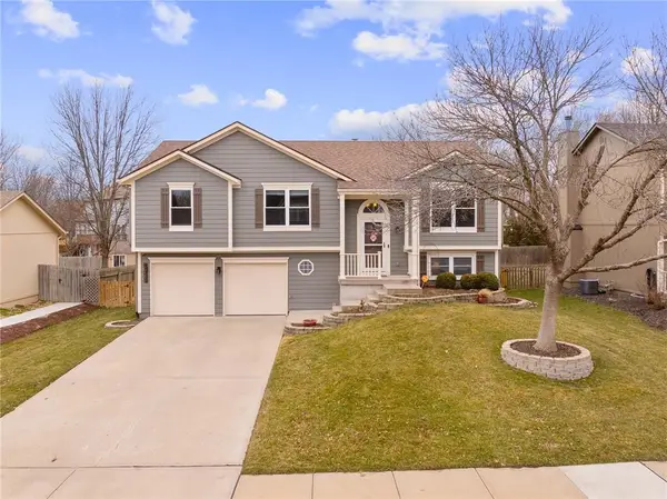15482 S Wyandotte Drive, Olathe, KS 66062