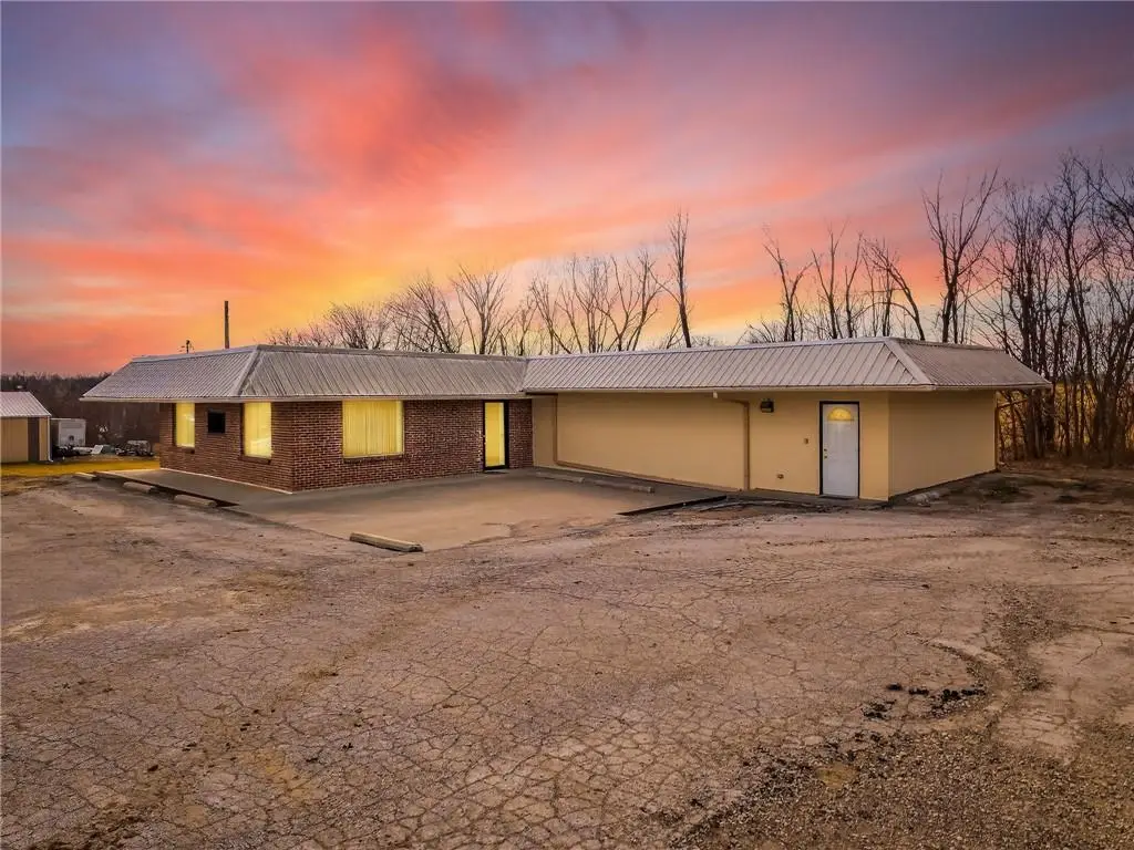 275 S Washington Street, Kingston, MO 64650 - #1