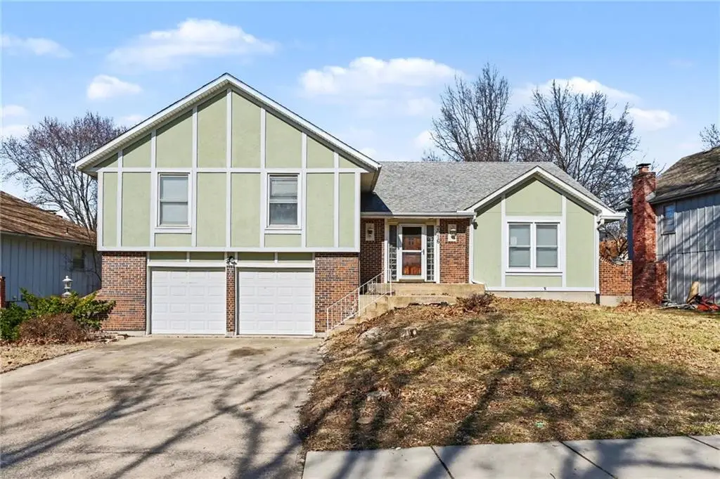 2016 E Sleepy Hollow Drive, Olathe, KS 66062 - #1