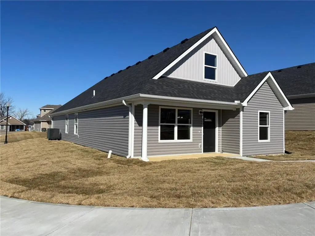 4801 S Creek Woods Drive, Saint Joseph, MO 64507 - #1