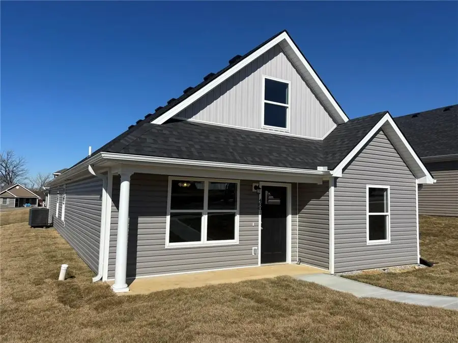 4801 S Creek Woods Drive, Saint Joseph, MO 64507 - #2