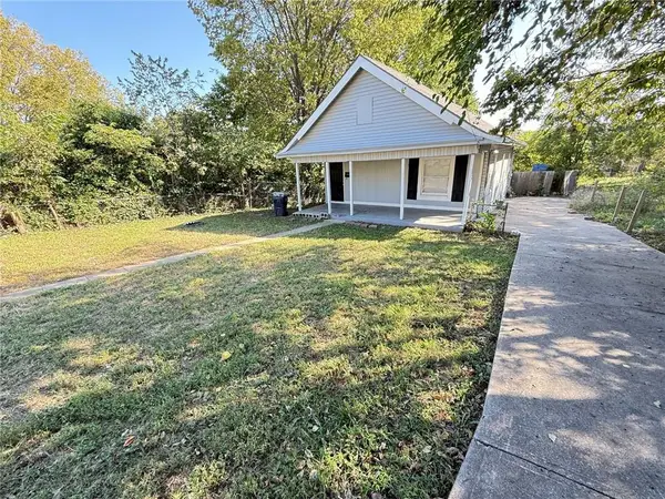 3825 E 56th Street, Kansas City, MO 64130