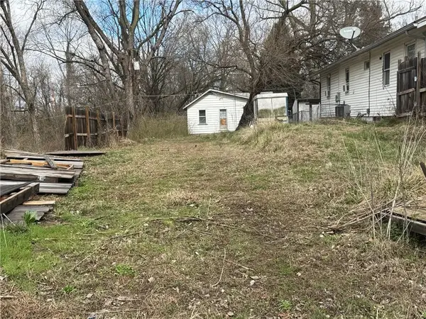 9010 E Wilson Road, Independence, MO 64053