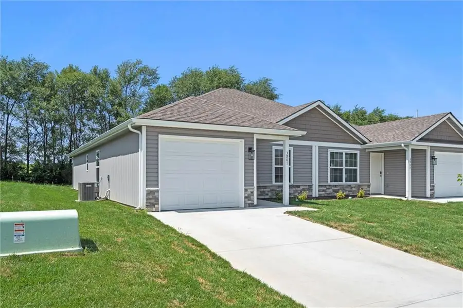 3912 NW 93rd Street, Kansas City, MO 64154 - #3