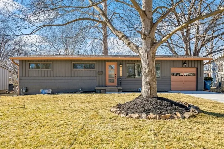 7932 Windsor Street, Prairie Village, KS 66208 - #2