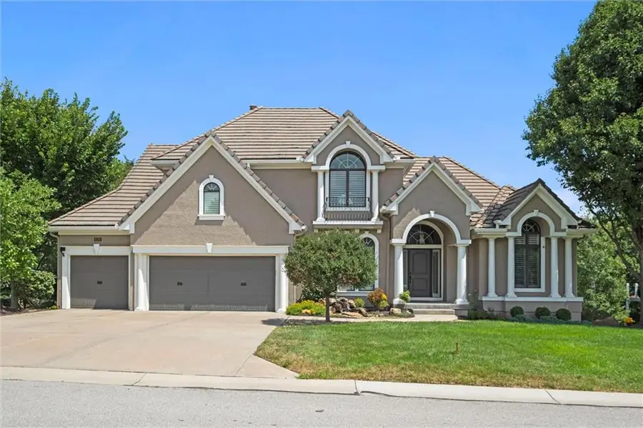 8190 Shoreline Drive, Parkville, MO 64152 - #2