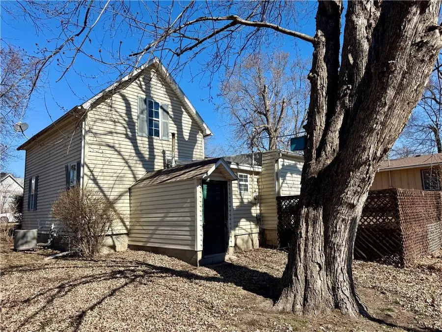 507 W 3rd Street, Cameron, MO 64429 - #3