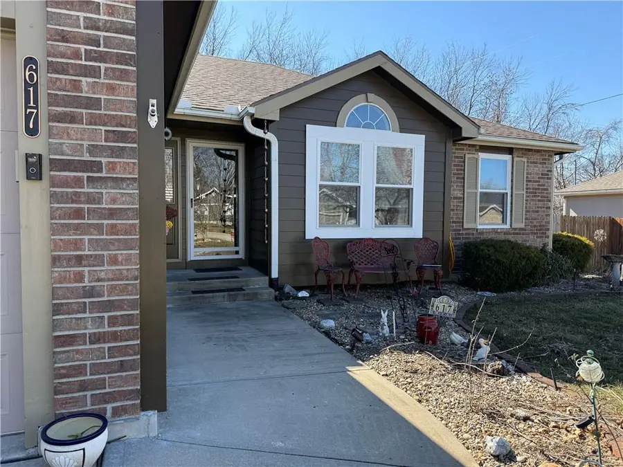 617 Oakwood Street, Harrisonville, MO 64701 - #2