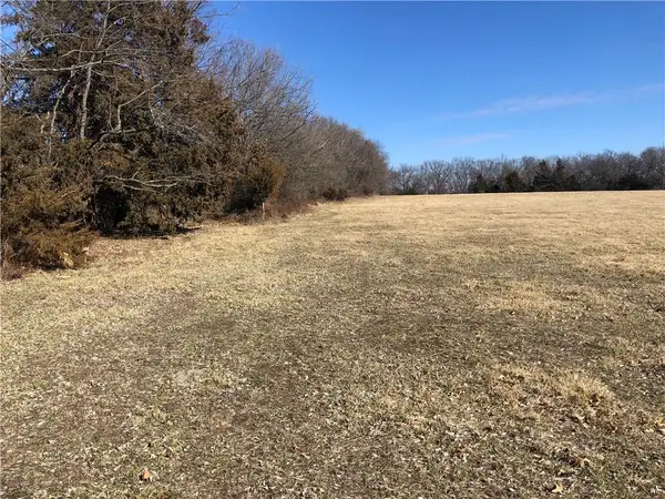 E 315th Street, Garden City, MO 64747