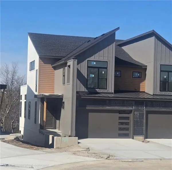 9303 Aminda Street, Lenexa, KS 66227