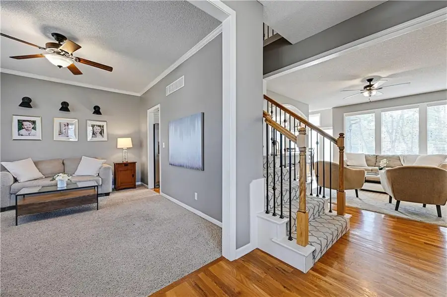 6047 Theden Street, Shawnee, KS 66218 - #2