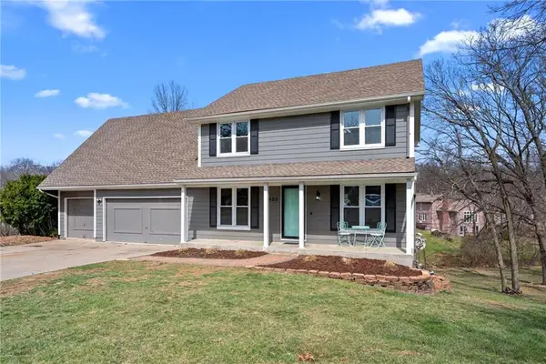 2402 SW Springcreek Court, Blue Springs, MO 64015