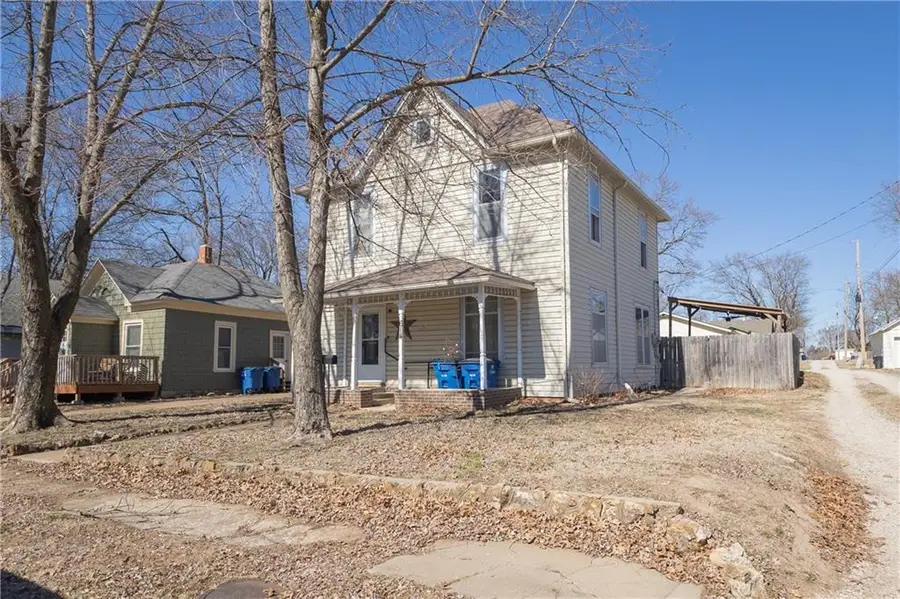 614 W Oak Street, Chanute, KS 66720 - #2