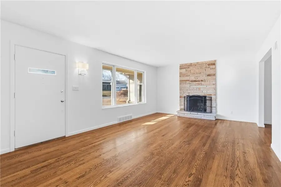 8701 Jarboe Street, Kansas City, MO 64114 - #2