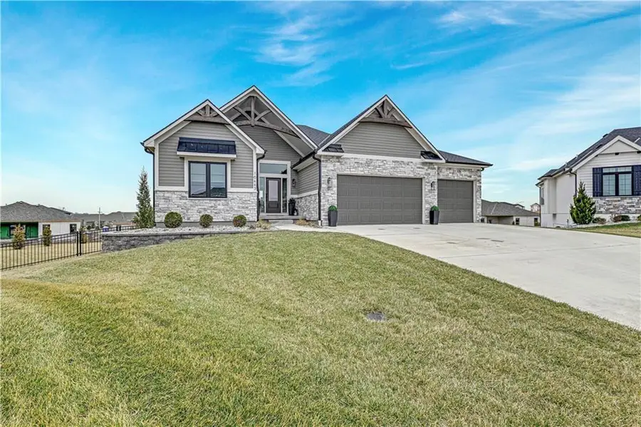 16443 W 166th Place, Olathe, KS 66062 - #2