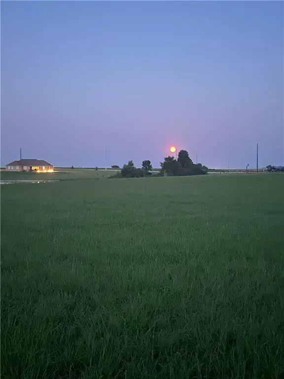 2403 Meadow Lake Drive, Ottawa, KS 66067