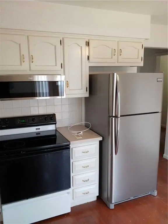 7427 & 7429 Englewood Lane, Raytown, MO 64133 - #3