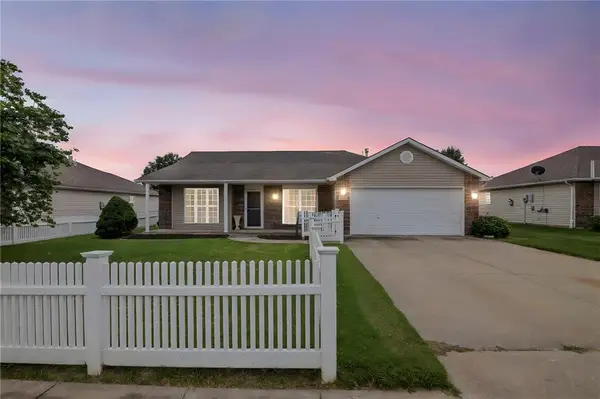727 Country Lane, Raymore, MO 64083