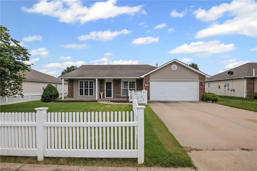 727 Country Lane, Raymore, MO 64083 - #2