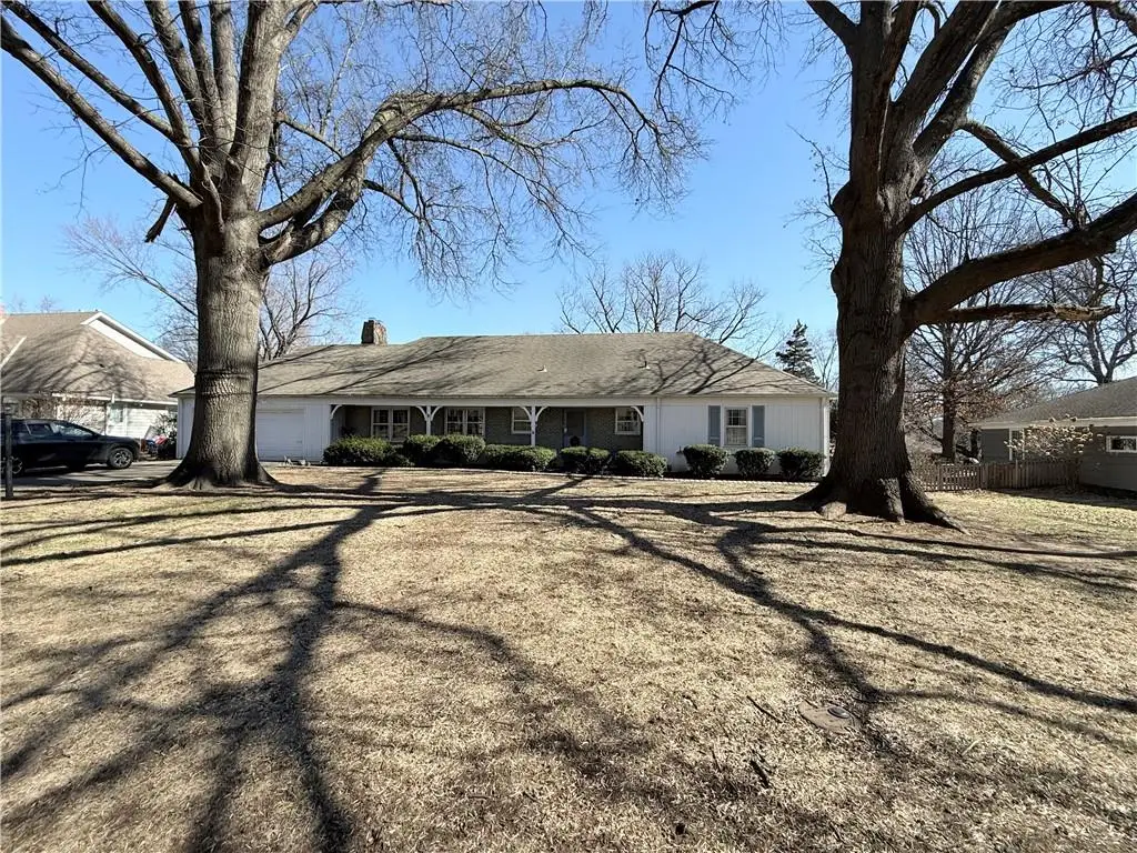 9001 Cherokee Lane, Leawood, KS 66206 - #1