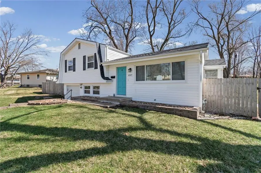 6507 N Walrond Avenue, Gladstone, MO 64119 - #2