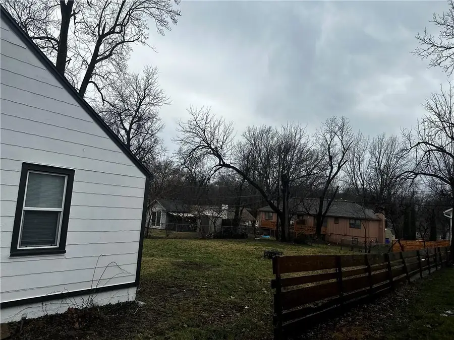 8510 Grandview Lane, Overland Park, KS 66212 - #2