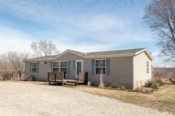 6872 Wild Horse Road, McLouth, KS 66054