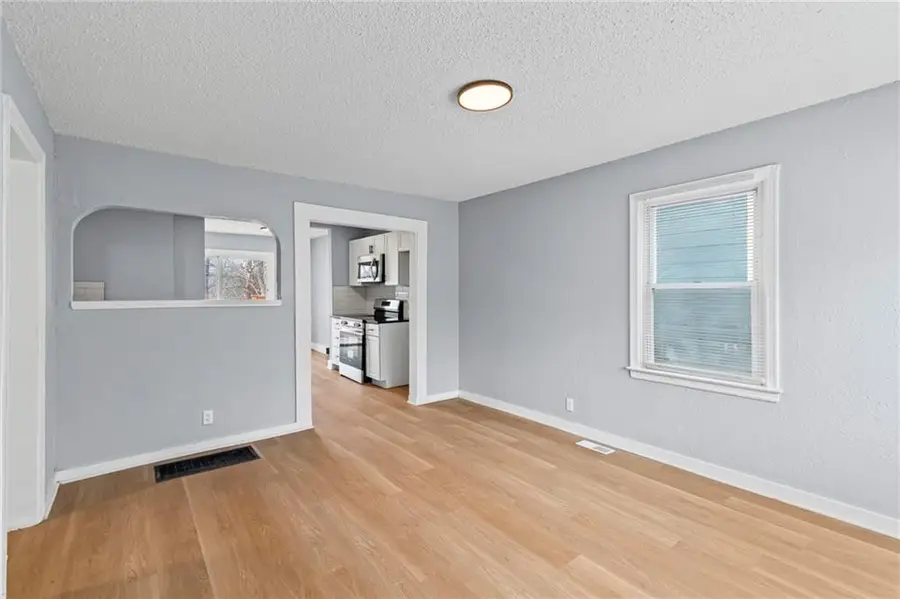 5752 College Avenue, Kansas City, MO 64130 - #3