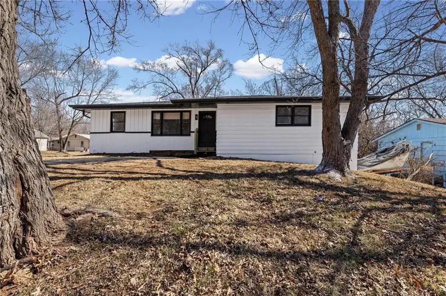 8401 Wayne Avenue, Kansas City, MO 64131 - #2