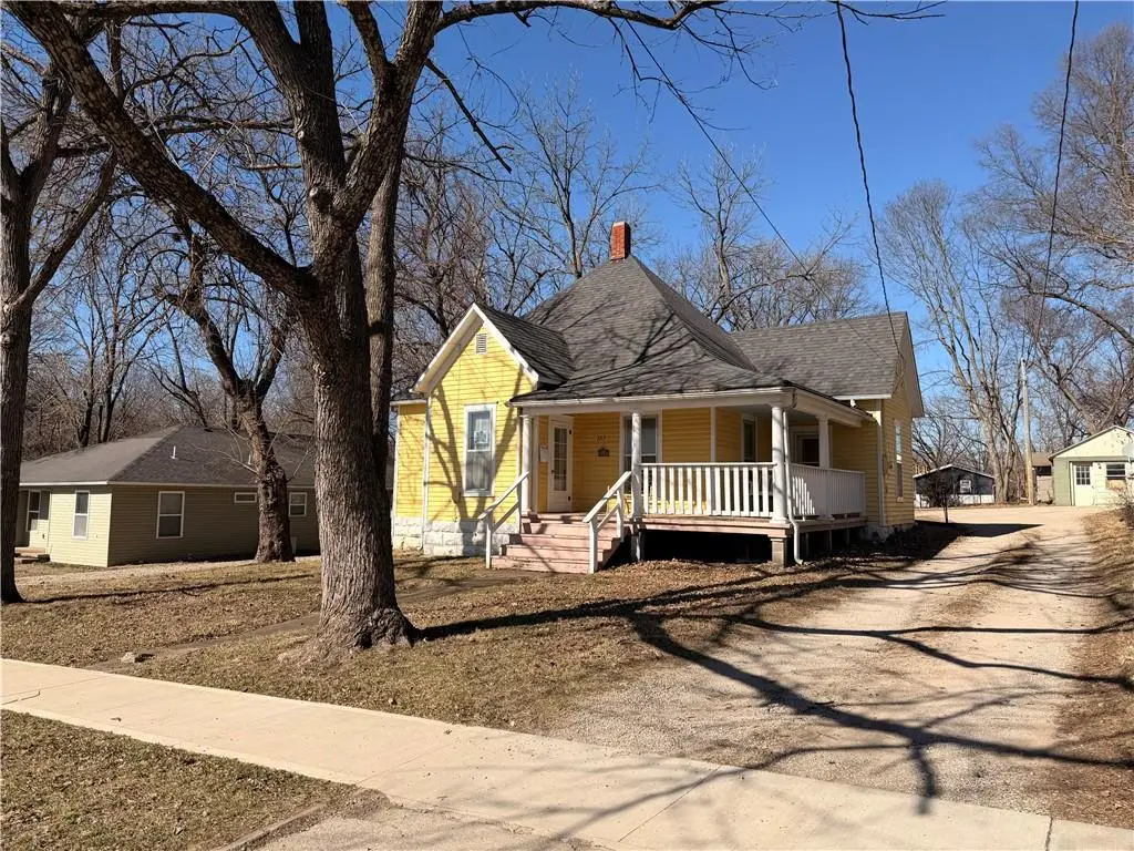 323 W Gay Street, Warrensburg, MO 64093 - #1