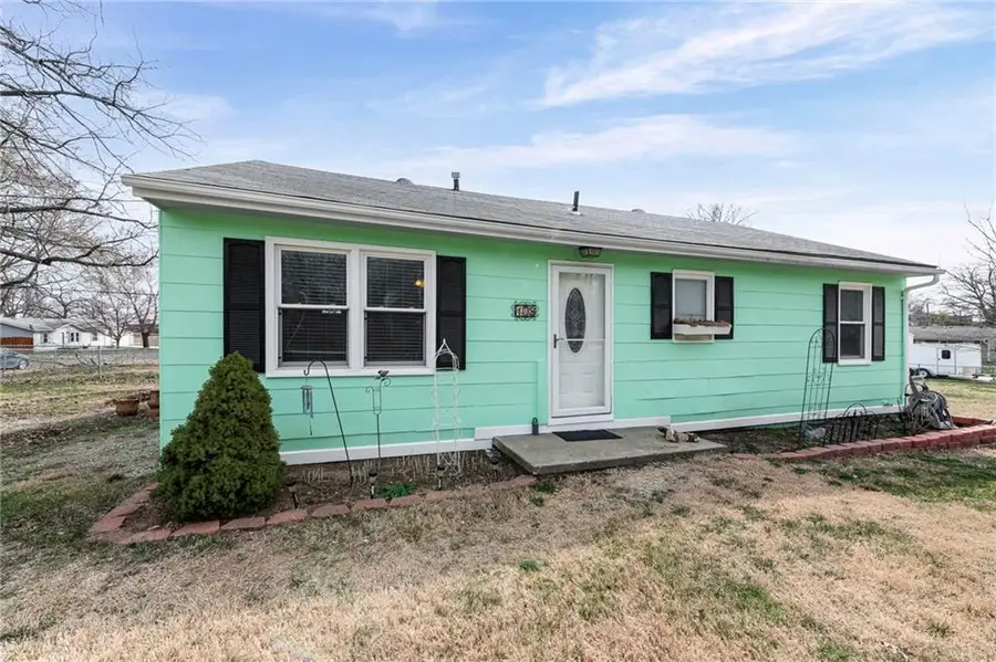 108 N Madison Street, Spring Hill, KS 66083 - #3