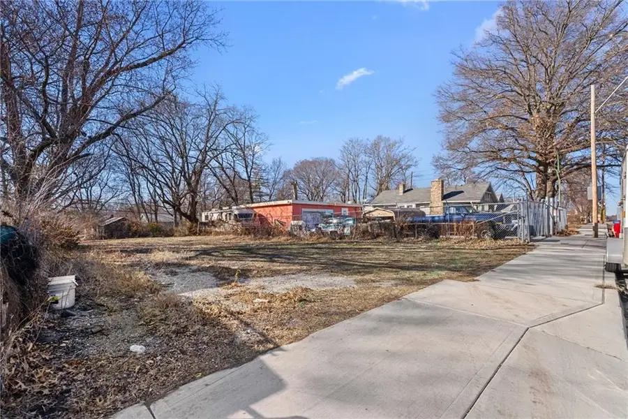 8122 Paseo Boulevard, Kansas City, MO 64131 - #2