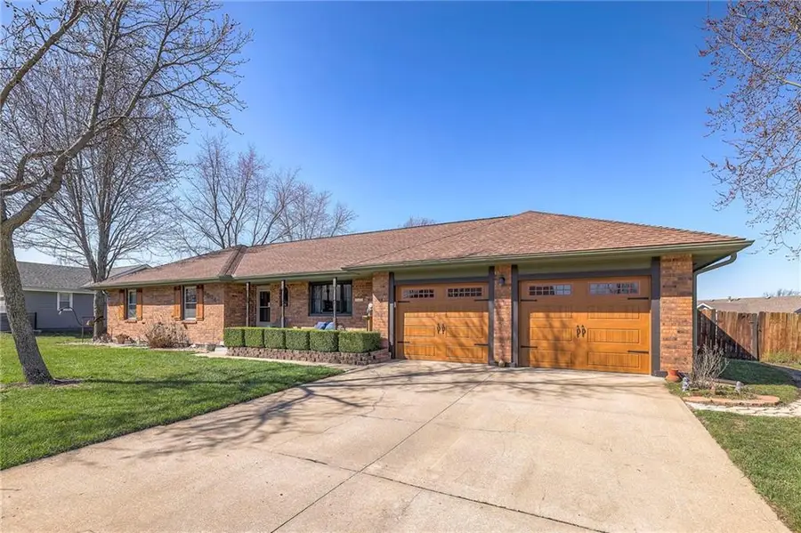 1004 N King Avenue N, Harrisonville, MO 64701 - #3