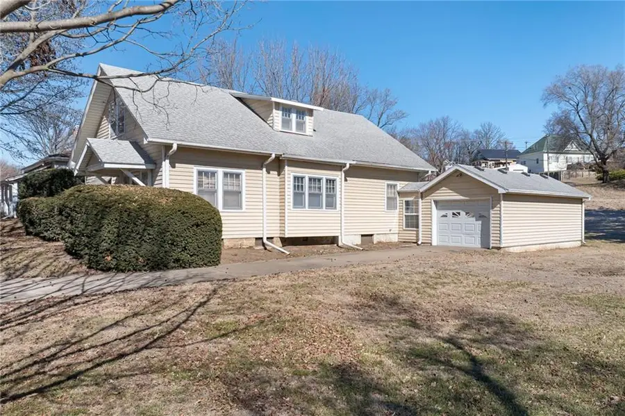 910 Savannah Street, Mound City, MO 64470 - #3