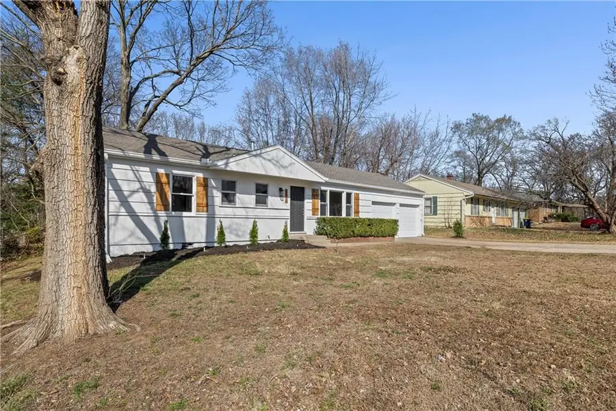 6810 Fairlane Drive, Kansas City, MO 64134 - #2