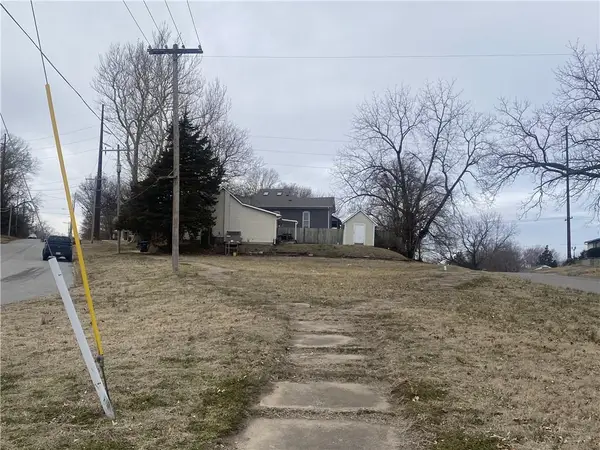 854 Sherman Street, Leavenworth, KS 66048