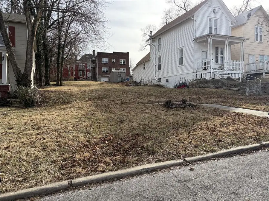 625 Oak Street, Leavenworth, KS 66048 - #3