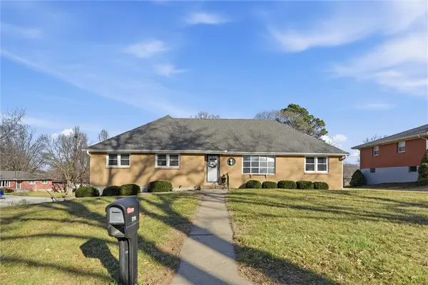 7715 N Lydia Avenue, Kansas City, MO 64118