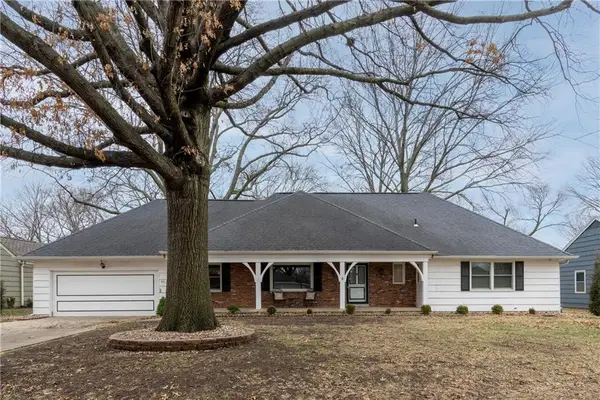 6910 W 101st Street, Overland Park, KS 66212