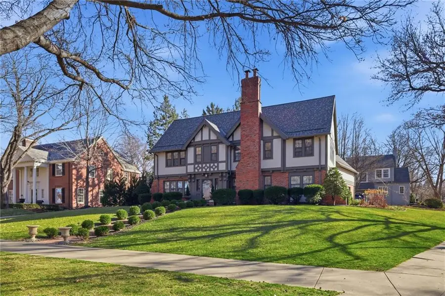 649 W Meyer Boulevard, Kansas City, MO 64113 - #3