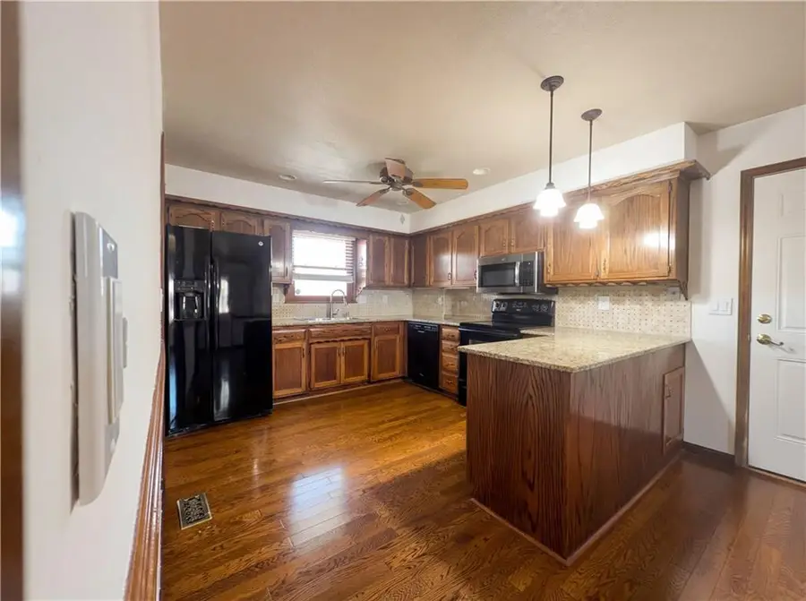 2622 Manor Terrace, Lawrence, KS 66046 - #2