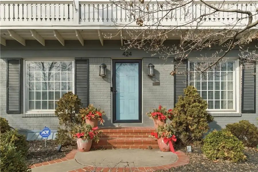 424 E 81st Street, Kansas City, MO 64131 - #2