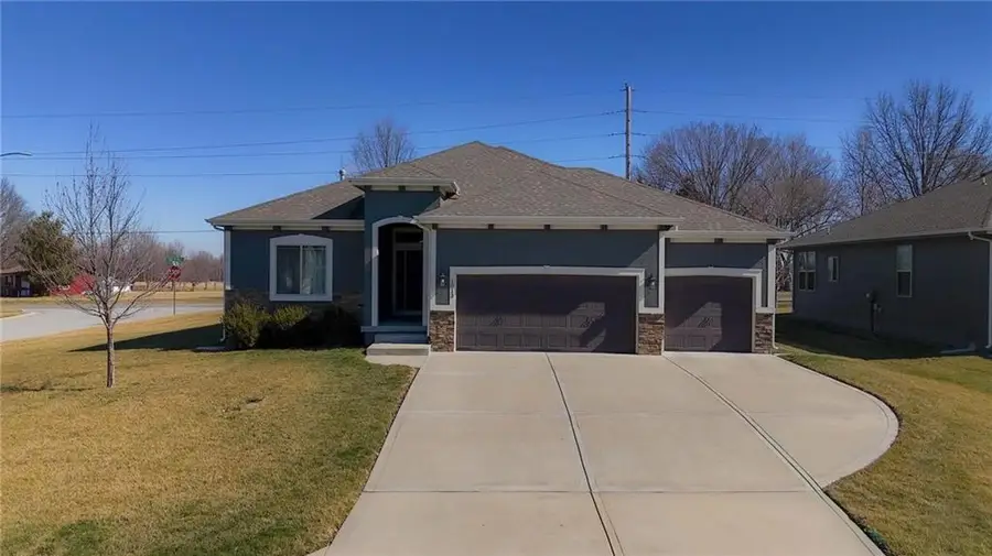 1013 NE Ravenwood Terrace, Lees Summit, MO 64086 - #2