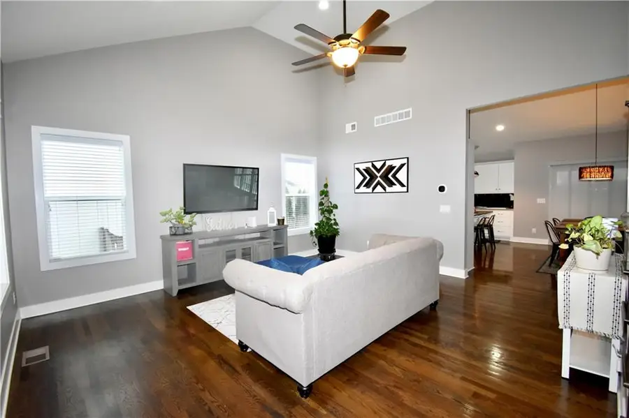 9858 N Smalley Avenue, Kansas City, MO 64157 - #2