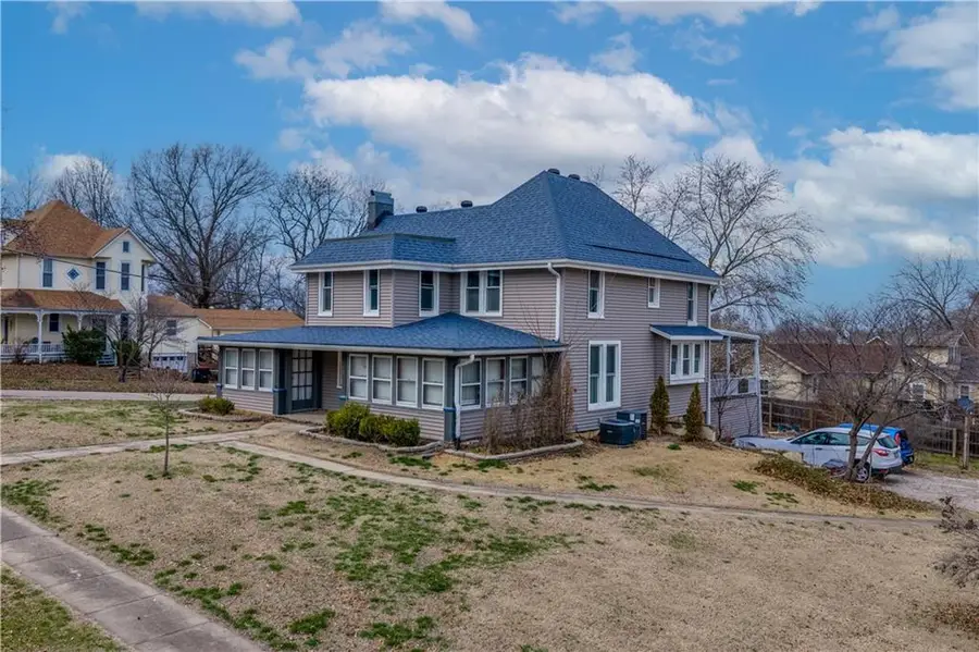 121 W North Street, Warrensburg, MO 64093 - #2